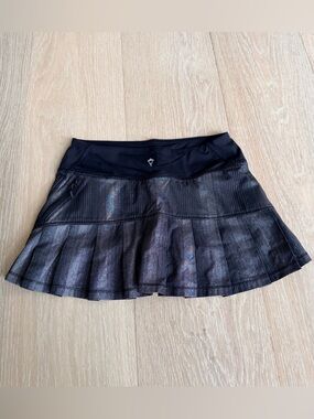Ivivva girls tennis skirt / pleated / metallic black / size 8